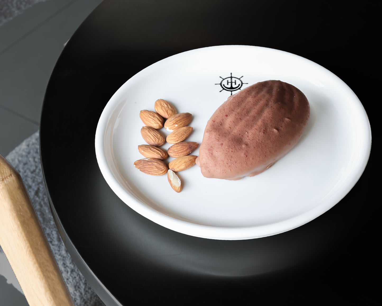 RAW ALMOND