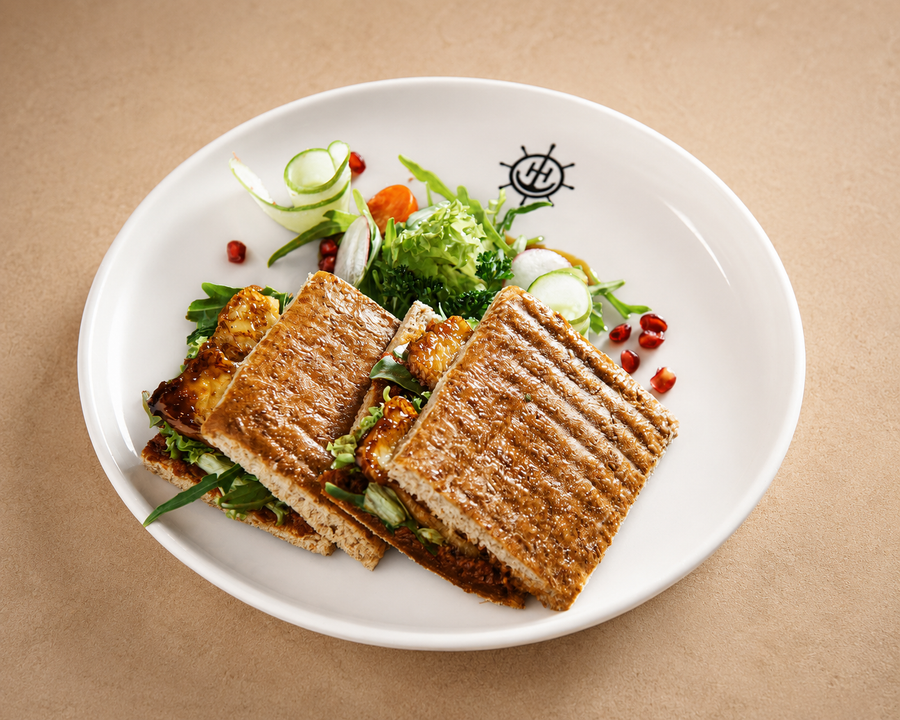 Caramelized Halloumi Sandwich